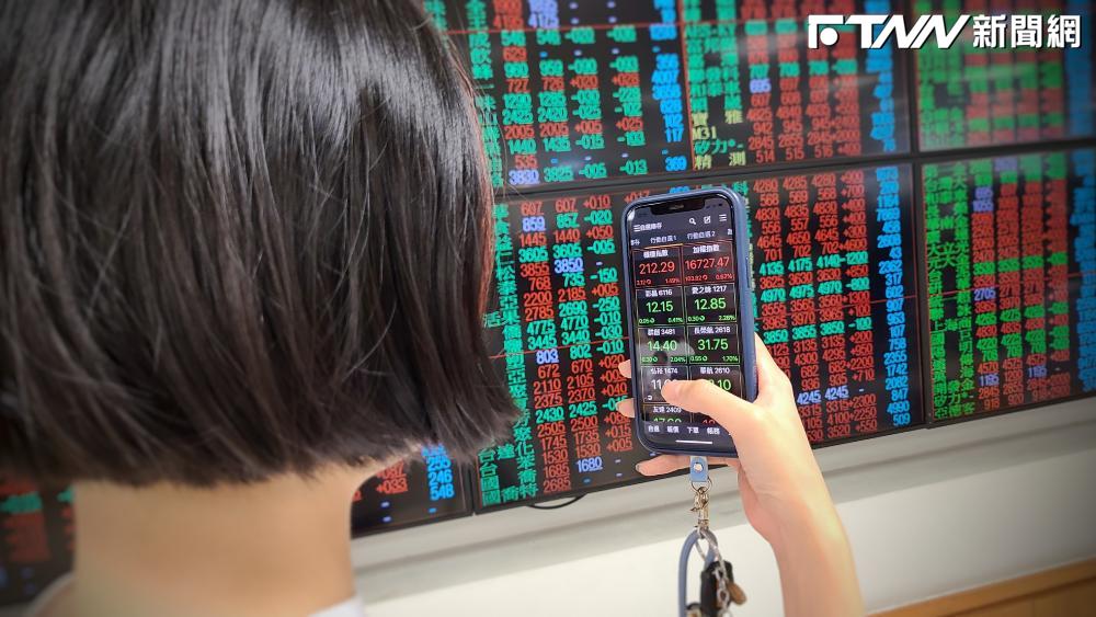 「AI這檔」被大哥看上?昨小買今成買超第一名 網嗨:難怪跟緯創走勢不同